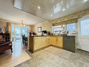 Kitchen- click for photo gallery